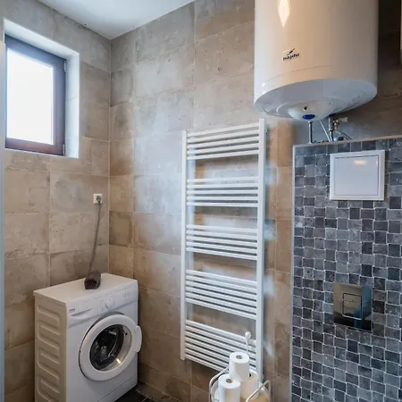 Fox A11 Apartment *