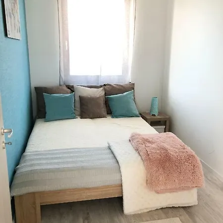 Fox A11 Apartment